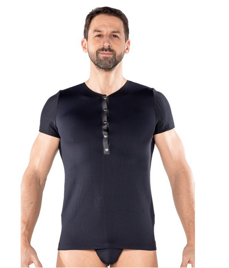 T-shirt noir dans un tissu souple et élastique. T-shirt avec col à pressions détachables
